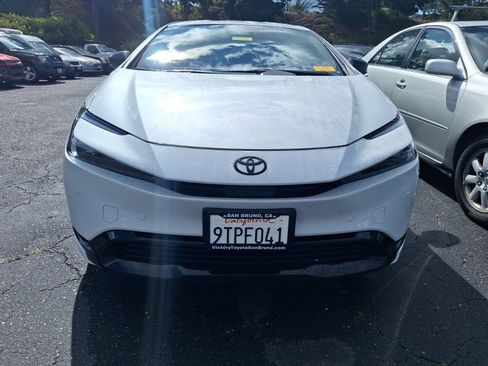 Used 2025 Toyota Prius image 2