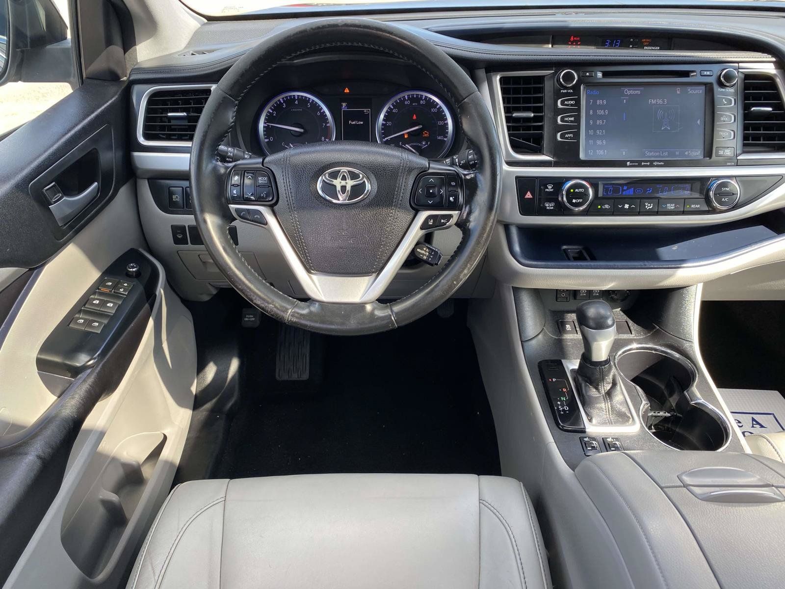 Used 2017 Toyota Highlander XLE FWD image 8