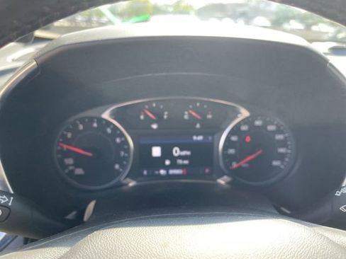 Used 2022 Chevrolet Equinox LT FWD image 2