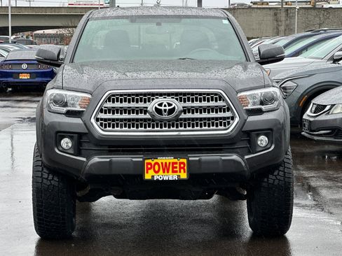 Used 2017 Toyota Tacoma TRD Off-Road w/ Premium & Technology Package image 8