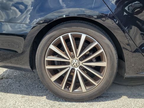 Used 2016 Volkswagen Jetta Sport FWD image 9
