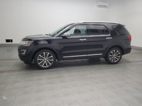 Used 2017 Ford Explorer Platinum image 2
