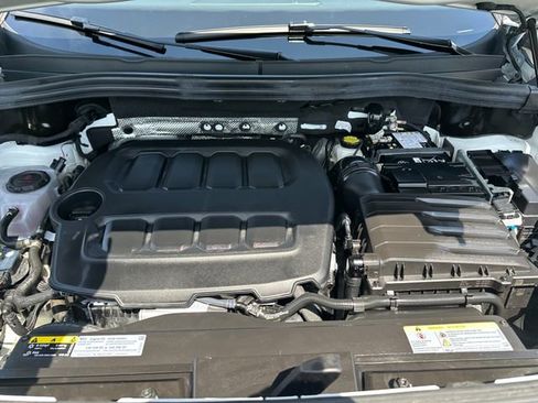 Used 2025 Volkswagen Tiguan SE w/ Panoramic Sunroof Package AWD/4WD image 28
