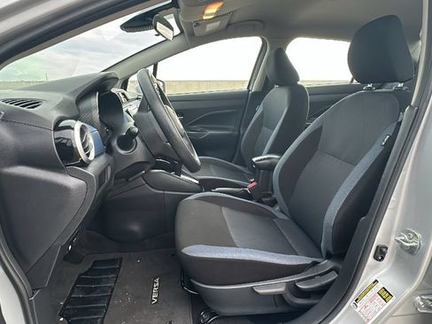 Used 2025 Nissan Versa SV FWD image 4