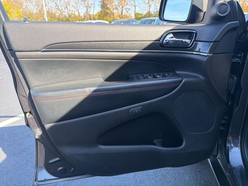 Used 2019 Jeep Grand Cherokee Trailhawk w/ Trailhawk Luxury Group image 19