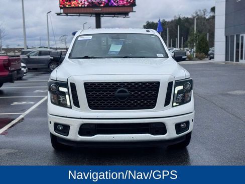 Used 2019 Nissan Titan SV w/ SV Convenience Package image 2