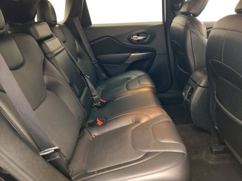 Used 2019 Jeep Cherokee Limited FWD image 19