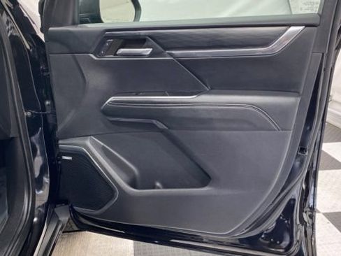 Used 2024 GMC Acadia Elevation image 22