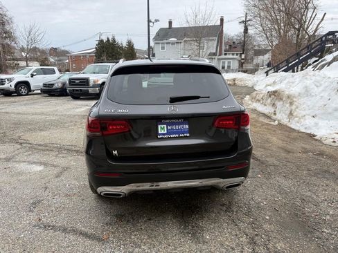 Used 2022 Mercedes-Benz GLC 300 4MATIC image 4