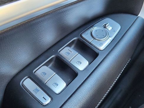 Used 2023 Genesis G70 2.0T image 25