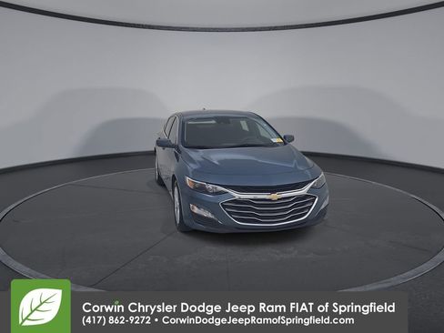 Used 2025 Chevrolet Malibu LT image 4