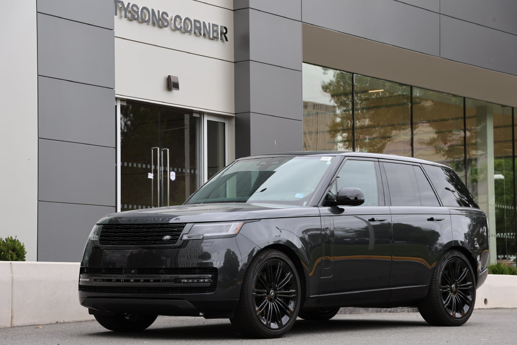 Used 2024 Land Rover Range Rover SE AWD/4WD image 1