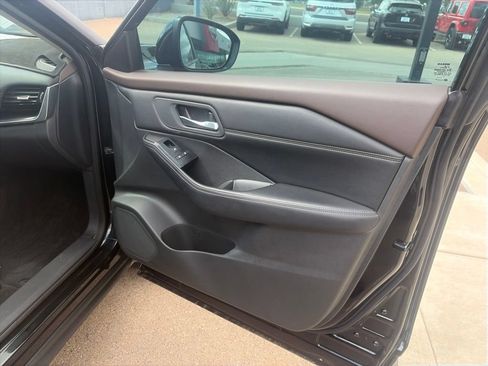 Used 2023 Nissan Rogue SV w/ SV Premium Package FWD image 25