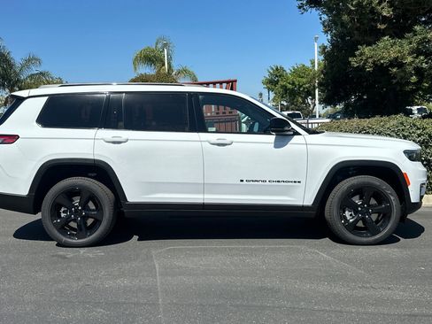 New 2025 Jeep Grand Cherokee L Limited w/ Luxury Tech Group II image 3