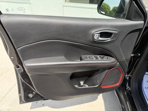 Used 2018 Jeep Compass Trailhawk w/ Leather Interior Group AWD/4WD image 19