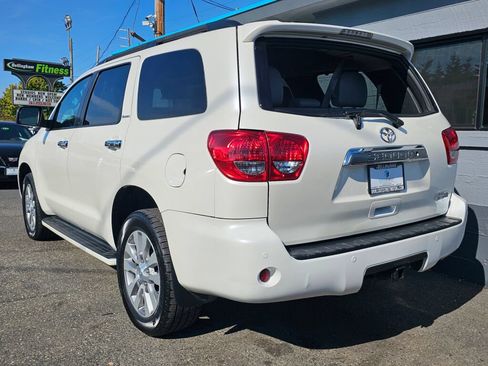 Used 2014 Toyota Sequoia Platinum AWD/4WD image 3