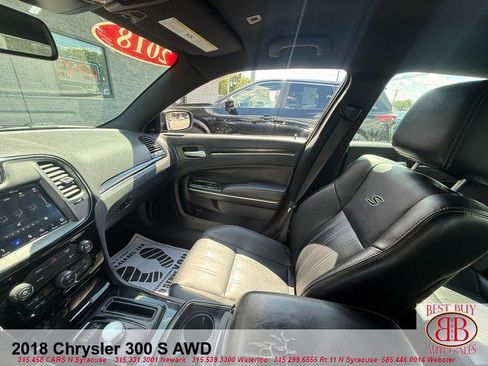 Used 2018 Chrysler 300 S AWD/4WD image 21