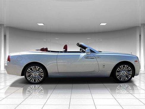 Used 2016 Rolls-Royce Dawn image 38