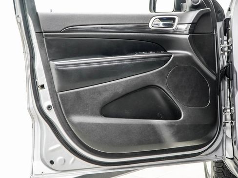 Used 2021 Jeep Grand Cherokee Laredo image 37