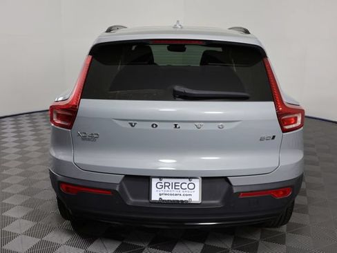 Used 2024 Volvo XC40 B5 Plus AWD/4WD image 7