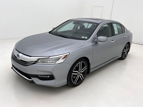 Used 2017 Honda Accord Touring image 8