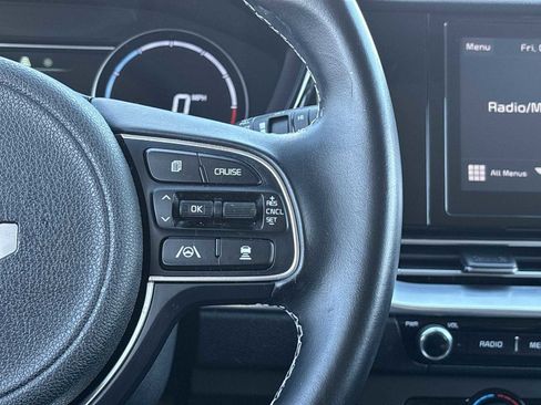 Used 2022 Kia Niro EX image 27