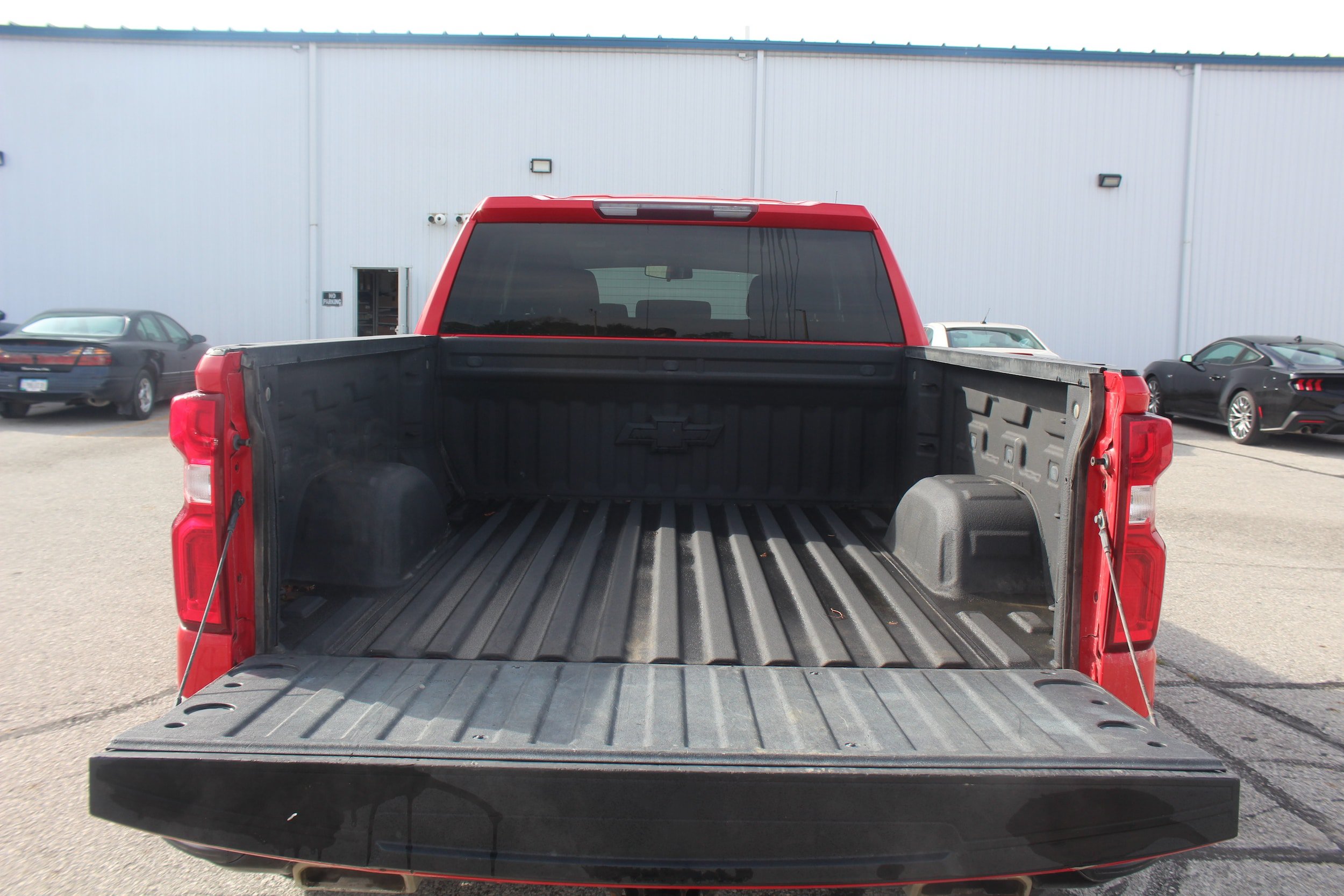 Used 2019 Chevrolet Silverado 1500 Custom Trail Boss w/ Custom Convenience Package AWD/4WD image 4