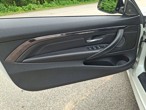 Used 2017 BMW M4 Convertible RWD image 14