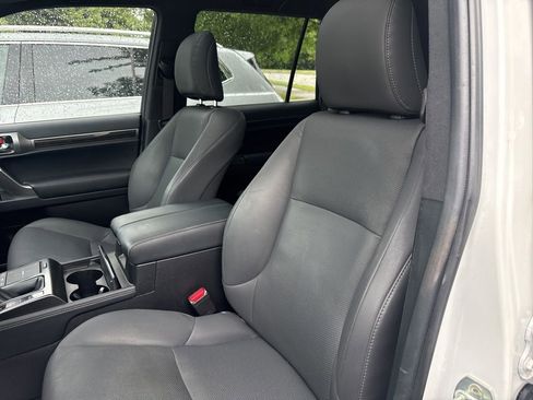 Used 2023 Lexus GX 460 Premium w/ Accessory Package AWD/4WD image 27