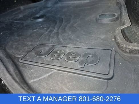 Used 2022 Jeep Wrangler Unlimited Sahara AWD/4WD image 28