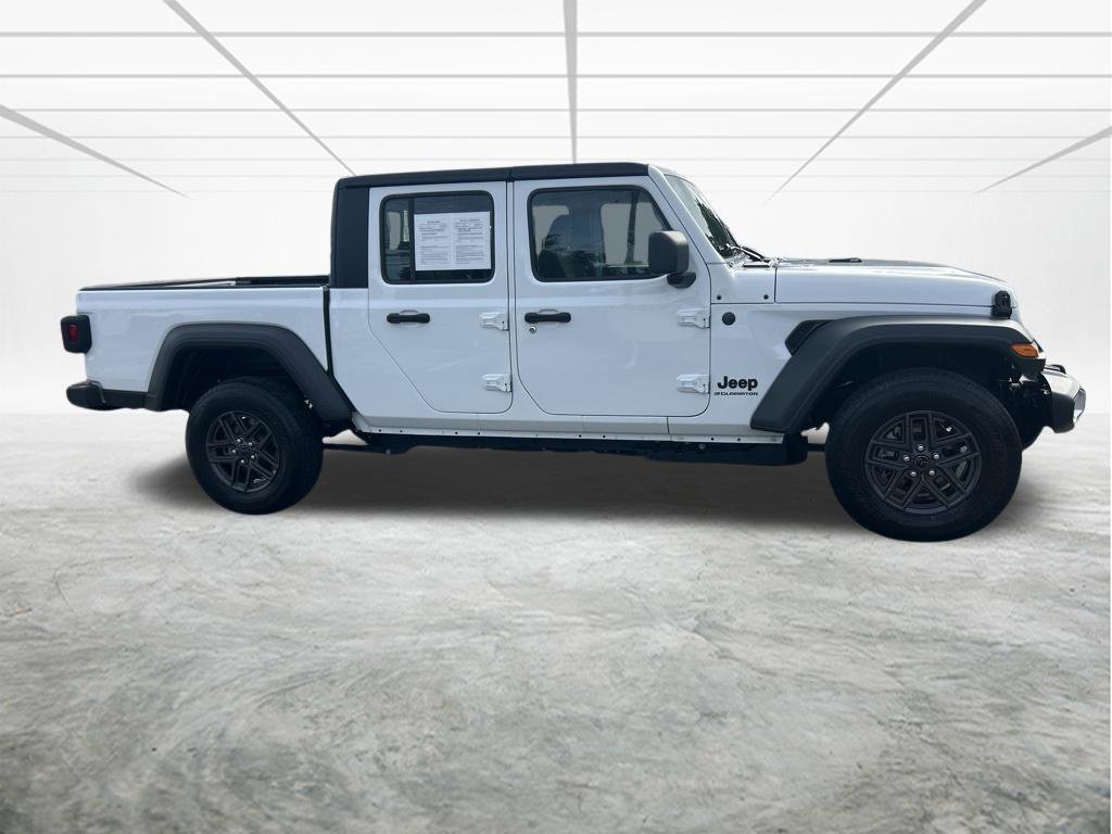 Used 2026 Jeep Gladiator Sport AWD/4WD image 3