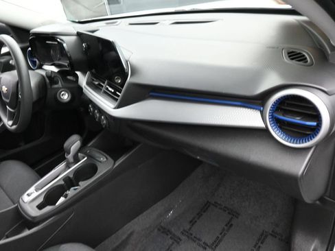 Used 2025 Chevrolet Trax LS FWD image 37