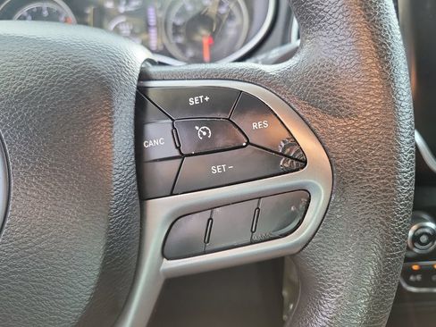 Used 2020 Jeep Cherokee Latitude AWD/4WD image 29