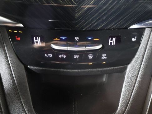 Used 2022 Cadillac XT6 Premium Luxury image 47