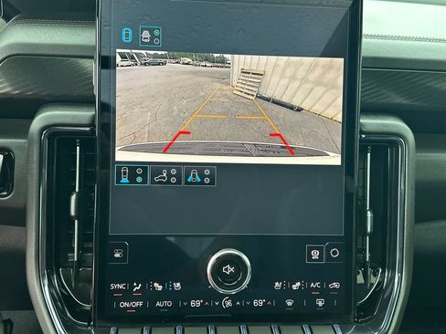 Used 2026 GMC Yukon AT4 w/ AT4 Premium Package AWD/4WD image 31