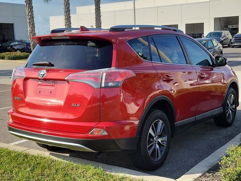 Used 2017 Toyota RAV4 XLE image 9