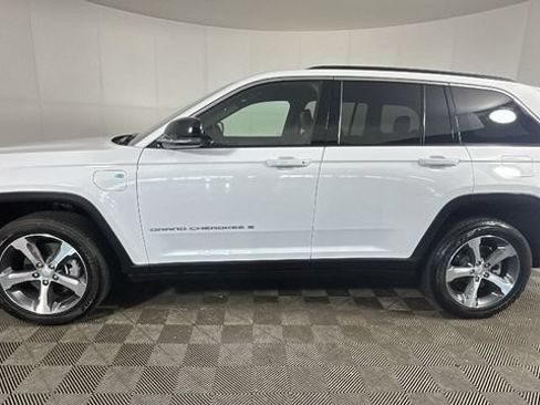 Used 2024 Jeep Grand Cherokee Limited 4xe w/ Trailer Tow Package AWD/4WD image 5