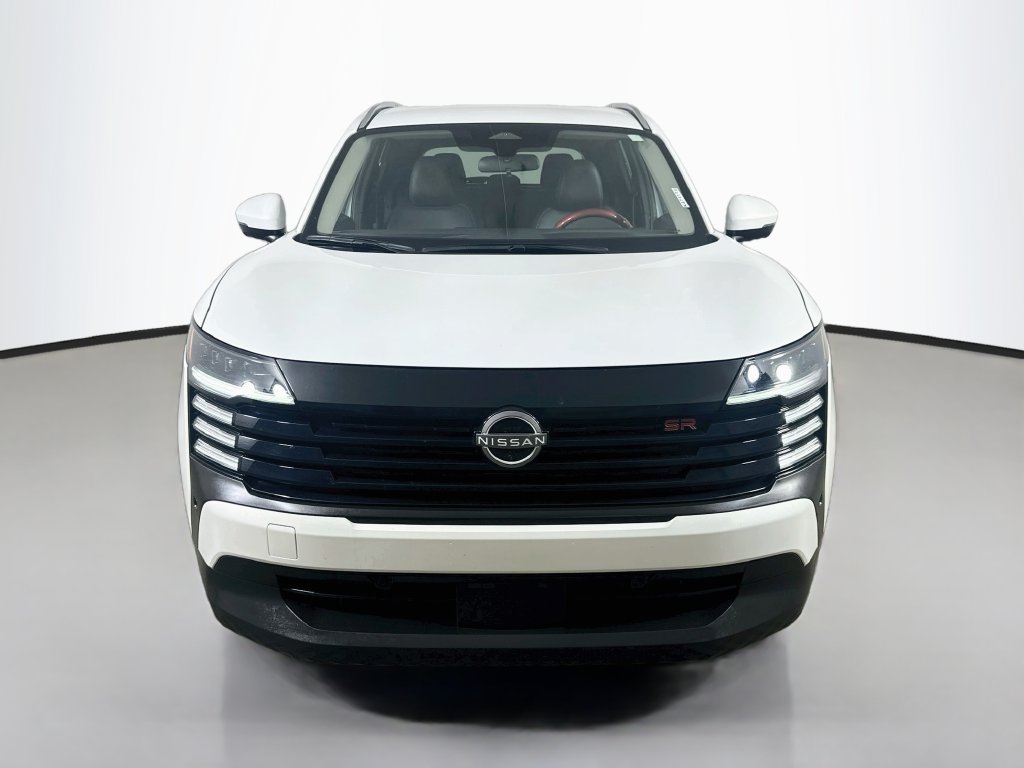 Used 2025 Nissan Kicks SR AWD/4WD image 2