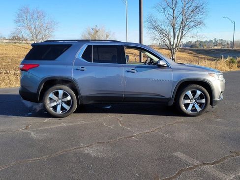 Used 2019 Chevrolet Traverse LT w/ LT Premium Package image 14