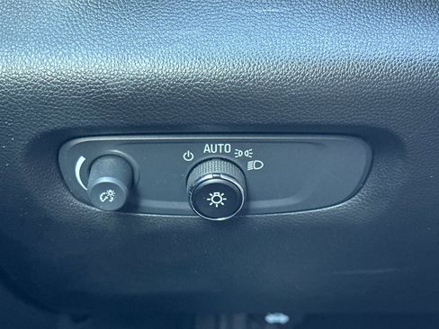 Certified 2023 Chevrolet Traverse LT FWD image 44