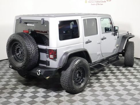 Used 2014 Jeep Wrangler Unlimited Sahara w/ Max Tow Package AWD/4WD image 5