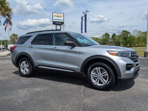 Used 2023 Ford Explorer XLT RWD image 3