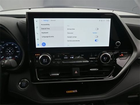 Used 2023 Toyota Highlander Platinum image 10