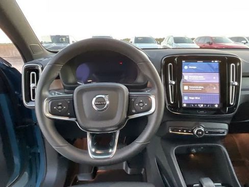 Certified 2023 Volvo C40 Recharge Core image 18