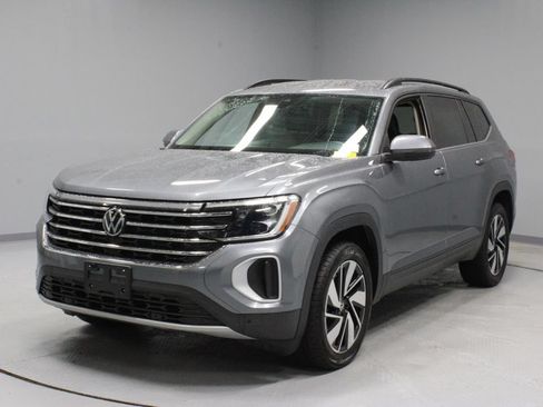 Used 2024 Volkswagen Atlas SE AWD/4WD image 8