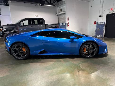Used 2020 Lamborghini Huracan EVO RWD image 22