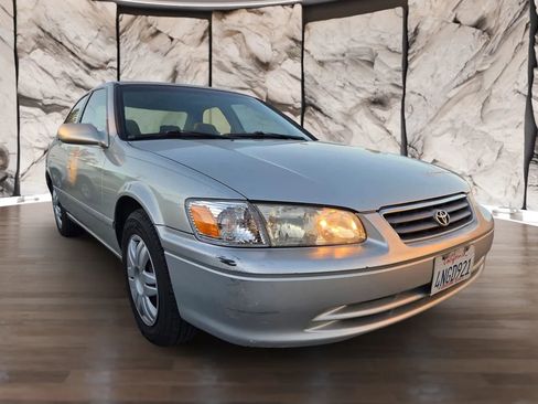 Used 2000 Toyota Camry LE image 3