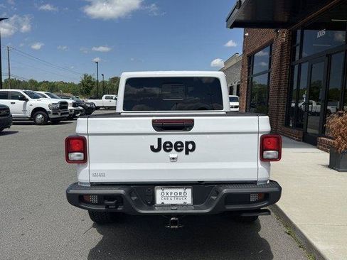 Used 2025 Jeep Gladiator Sport AWD/4WD image 6