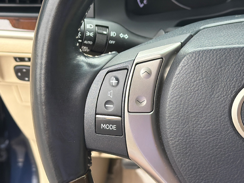 Used 2015 Lexus ES 350 w/ Luxury Package FWD image 26