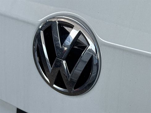 Used 2020 Volkswagen Tiguan SE image 8